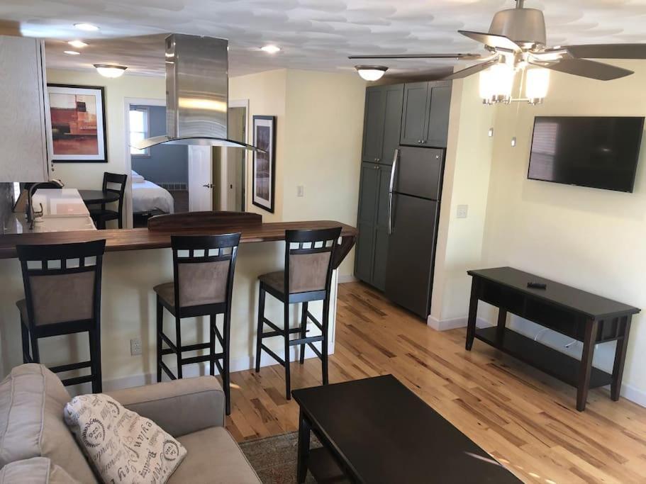 Entire Apartment Close To Downtown - 2 Queen Beds Springfield Kültér fotó